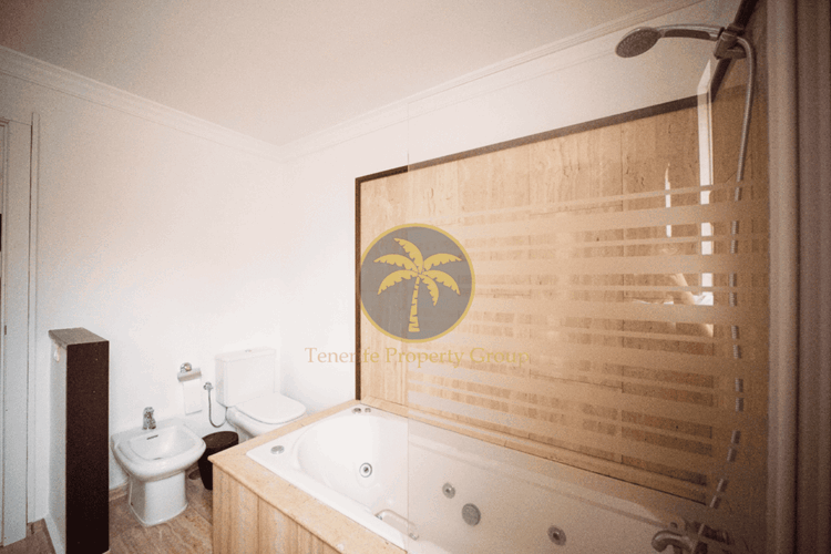 5 bed townhouse for sale in Chio