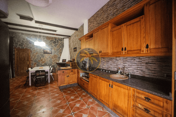 5 bed townhouse for sale in Chio