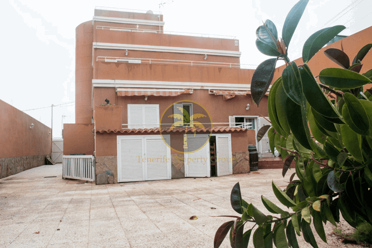 5 bed townhouse for sale in Chio