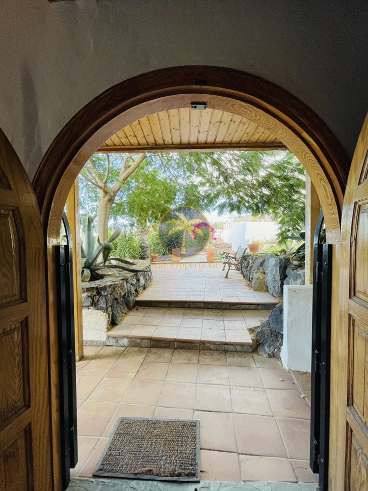 4 bed townhouse for sale in Las Moraditas