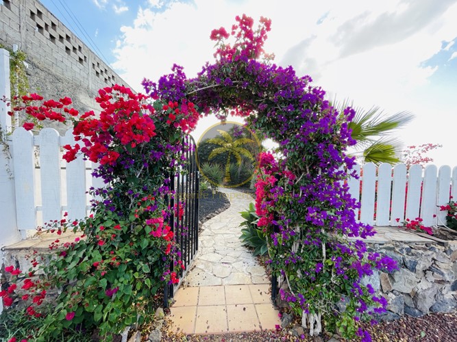 4 bed townhouse for sale in Las Moraditas