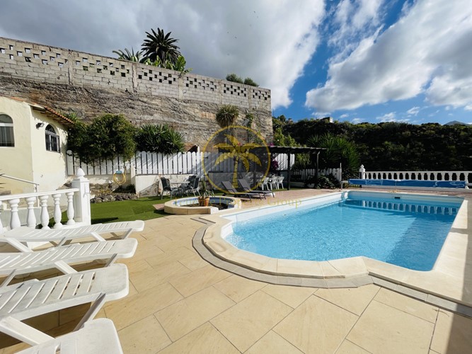 4 bed townhouse for sale in Las Moraditas