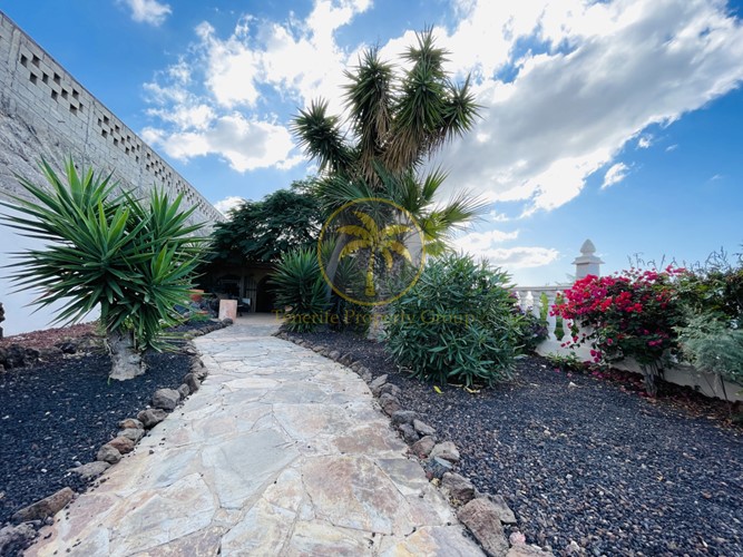 4 bed townhouse for sale in Las Moraditas