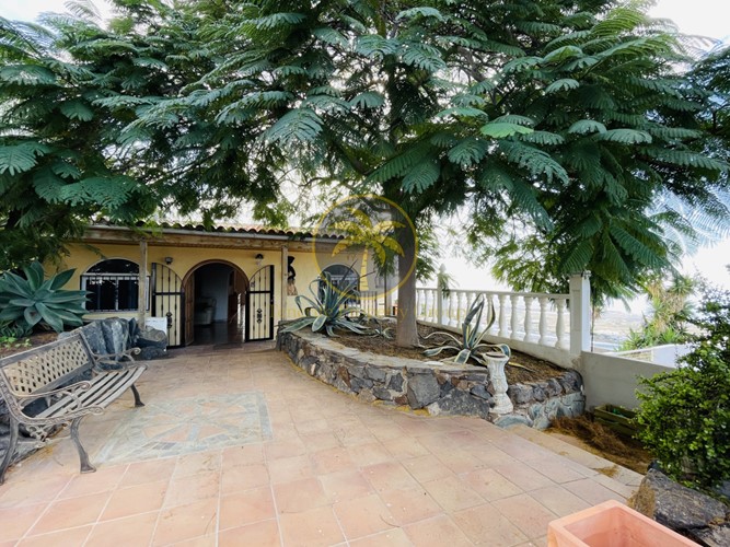 4 bed townhouse for sale in Las Moraditas