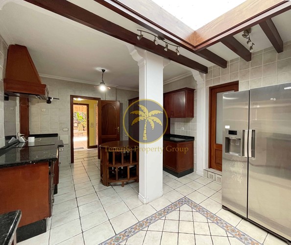 4 bed villa for sale in Torviscas Alto