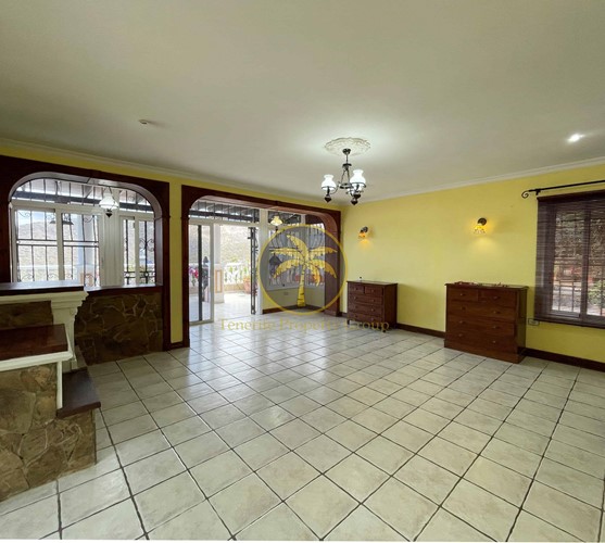 4 bed villa for sale in Torviscas Alto