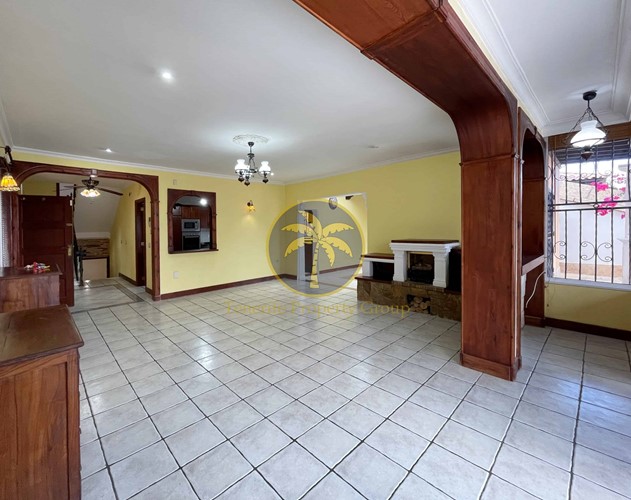 4 bed villa for sale in Torviscas Alto