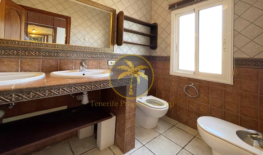 4 bed villa for sale in Torviscas Alto