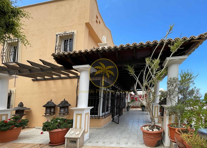 4 bed villa for sale in Torviscas Alto
