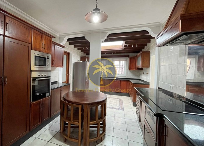 4 bed villa for sale in Torviscas Alto