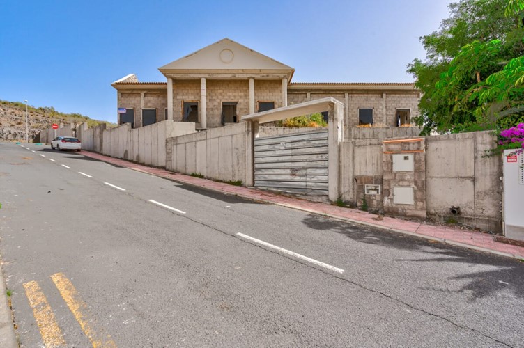 5 bed villa for sale in Roque del Conde