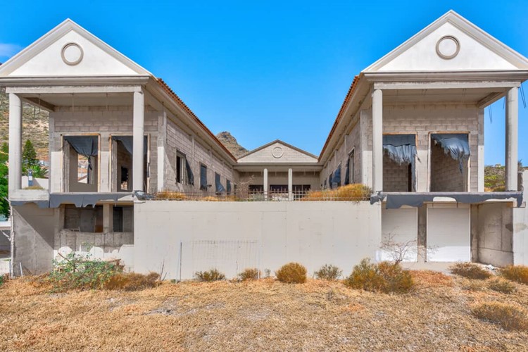 5 bed villa for sale in Roque del Conde