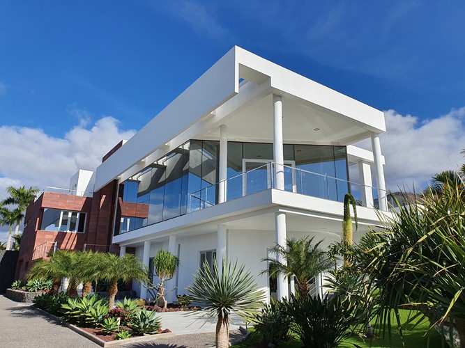 Villa For sale in La Caleta, Tenerife