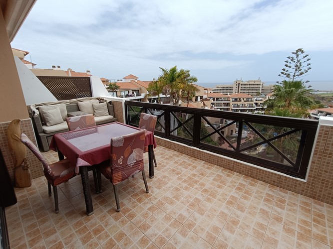 2 bed penthouse for sale in Parque Albatros, Golf del Sur