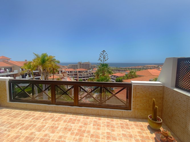2 bed penthouse for sale in Parque Albatros, Golf del Sur