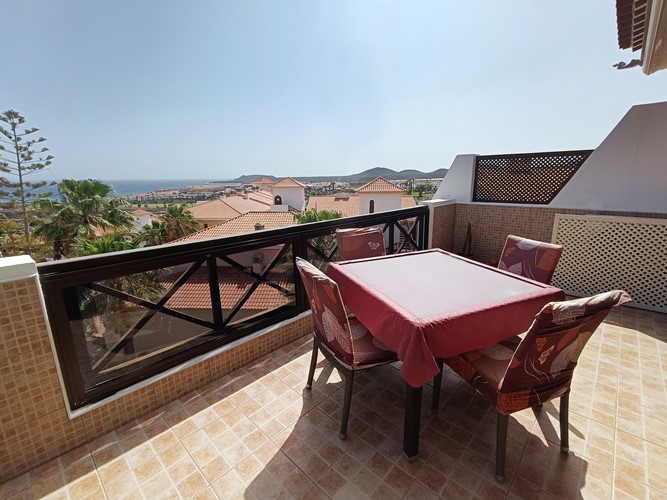 2 bed penthouse for sale in Parque Albatros, Golf del Sur