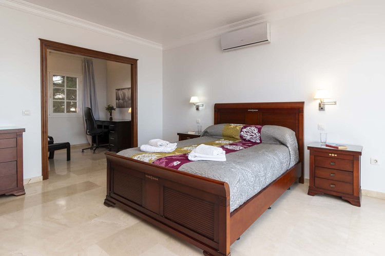 5 bed villa for sale in Roque del Conde