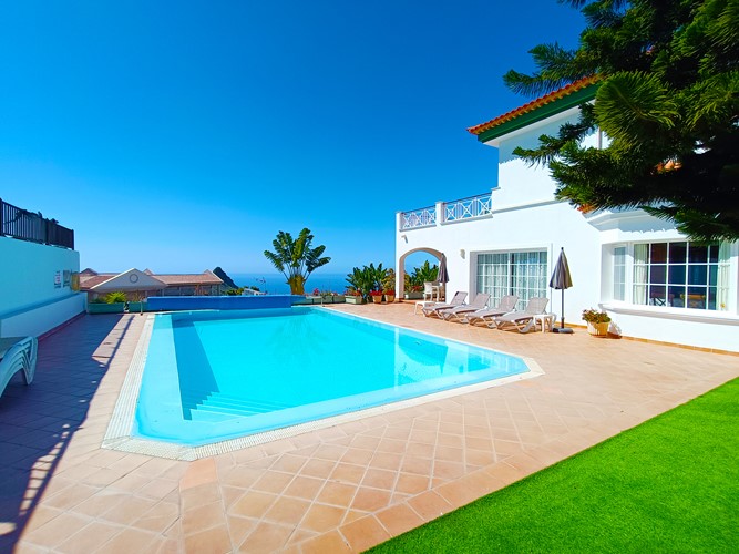 5 bed villa for sale in Roque del Conde