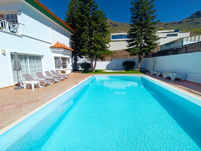 5 bed villa for sale in Roque del Conde