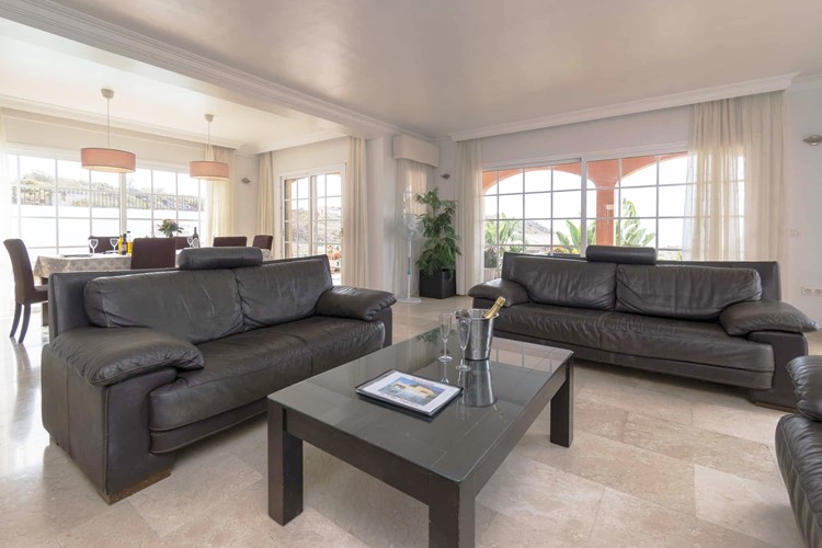 5 bed villa for sale in Roque del Conde