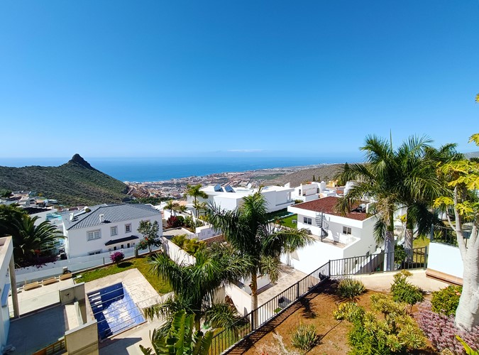 5 bed villa for sale in Roque del Conde