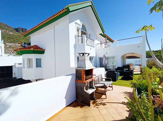 5 bed villa for sale in Roque del Conde
