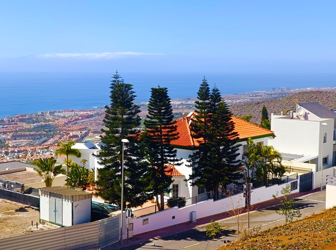 5 bed villa for sale in Roque del Conde