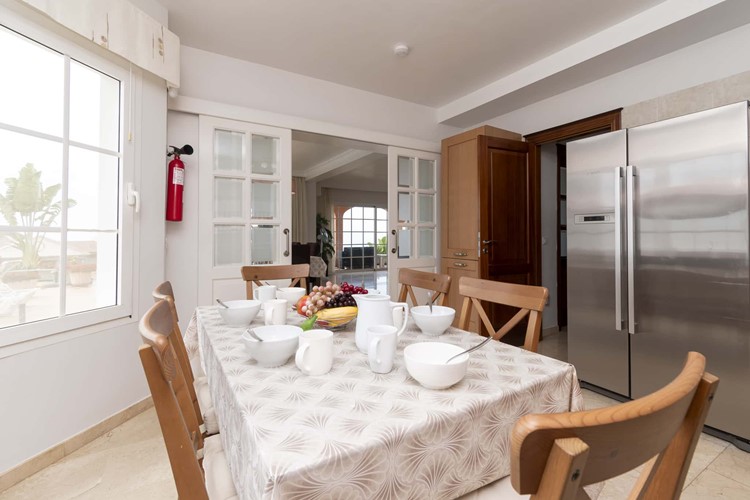 5 bed villa for sale in Roque del Conde