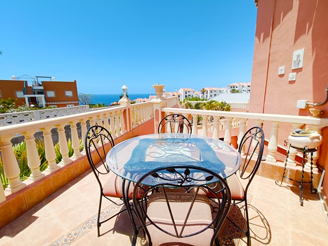4 bed villa for sale in Callao Salvaje