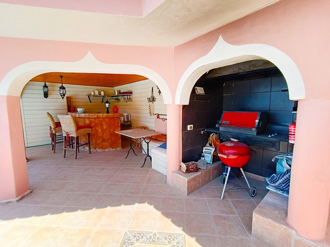 4 bed villa for sale in Callao Salvaje