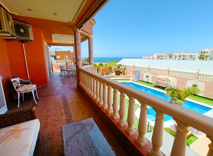 4 bed villa for sale in Callao Salvaje