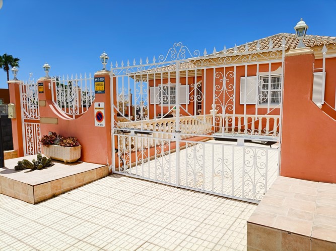 4 bed villa for sale in Callao Salvaje
