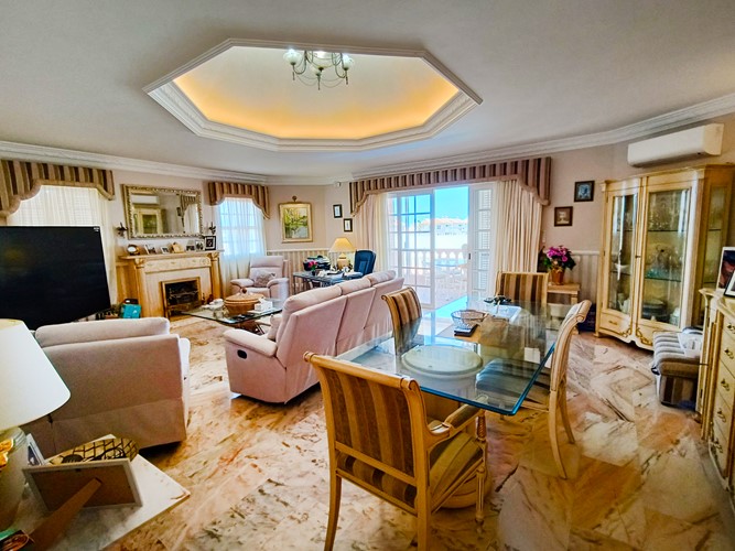 4 bed villa for sale in Callao Salvaje