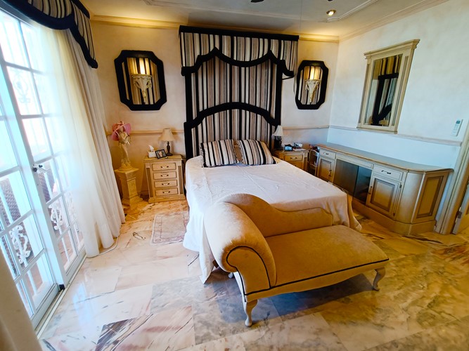 4 bed villa for sale in Callao Salvaje