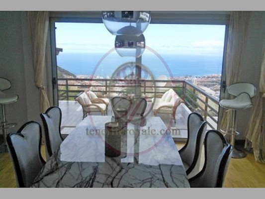 5 Bed Villa For Sale in Roque del Conde