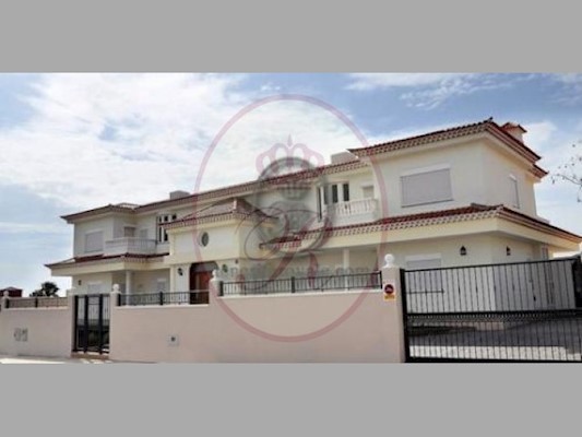 5 Bed Villa For Sale in Roque del Conde