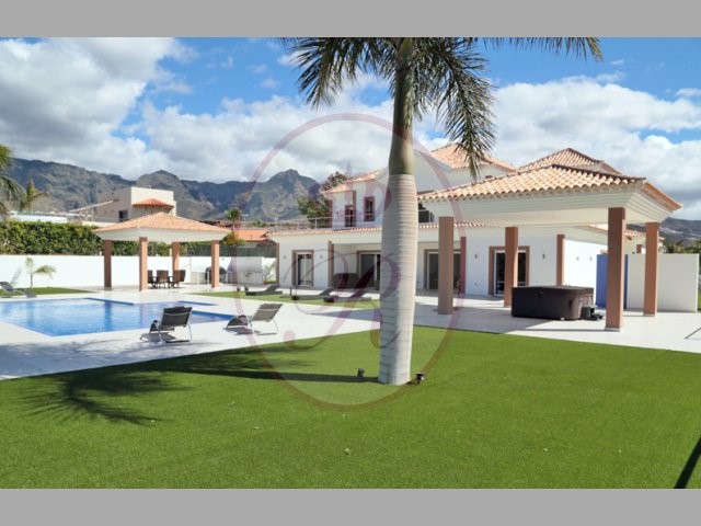 La Caleta 5 Bed Villa For Sale