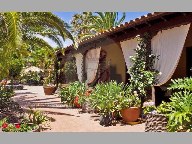 Los Cristianos 5 Bed Villa For Sale