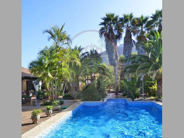 Los Cristianos 5 Bed Villa For Sale