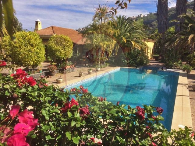 Los Cristianos 5 Bed Villa For Sale