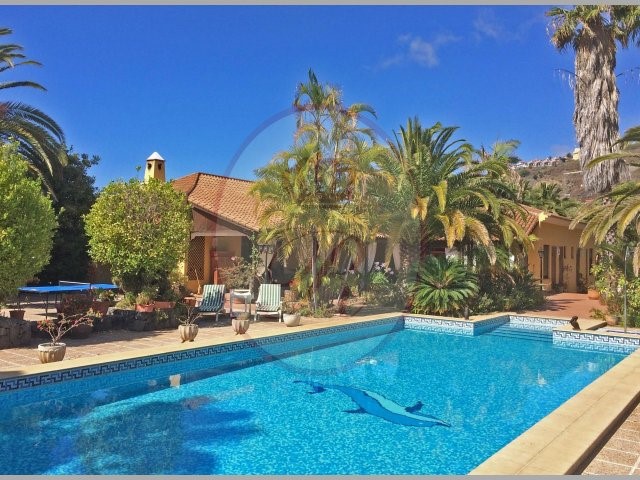 Los Cristianos 5 Bed Villa For Sale