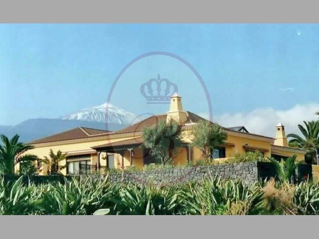 Los Cristianos 5 Bed Villa For Sale