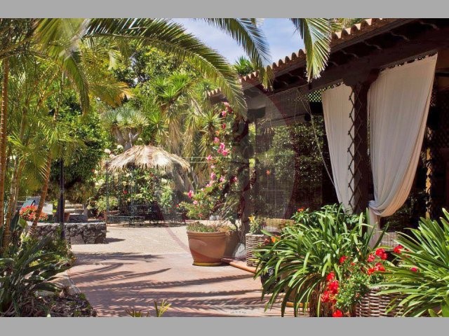Los Cristianos 5 Bed Villa For Sale