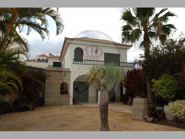 Chayofa 4 Bed Villa For Sale