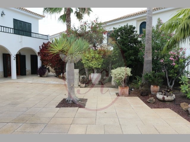 Chayofa 4 Bed Villa For Sale