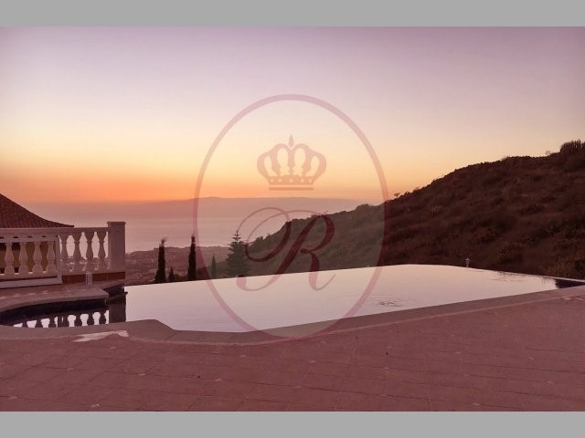 Roque del Conde 7 Bed Villa For Sale