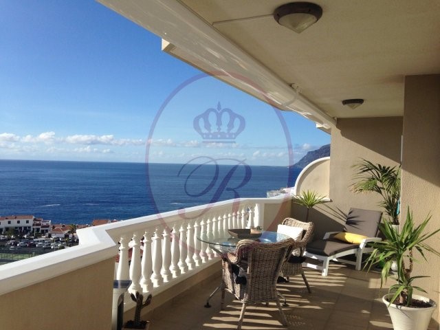 Los Gigantes 2 Bed Apartment For Sale