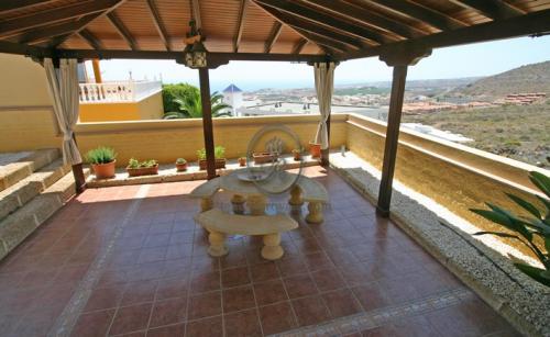 4 Bedroom House For Sale in Torviscas Alto