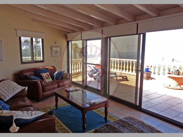  4 bed rustic house for sale in Marazul