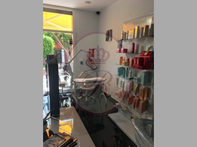 Empty Local for sale in Las Americas